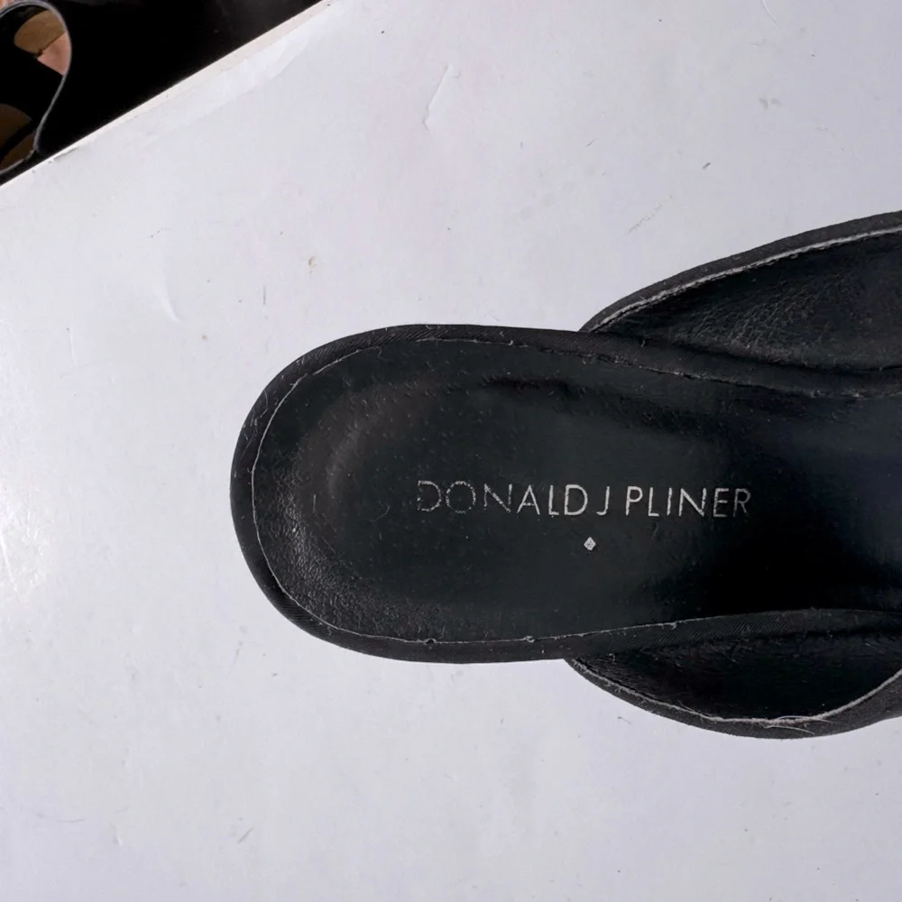 Donald J. Pliner Women's Marfa Wedge Mules. Size 7M - Picture 9 of 11